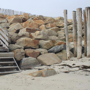 Enrochement de soutien de dunes
